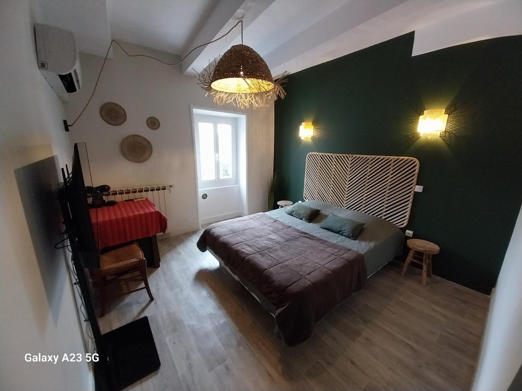 Le 18 By Benson Hotel Bollène Eksteriør billede