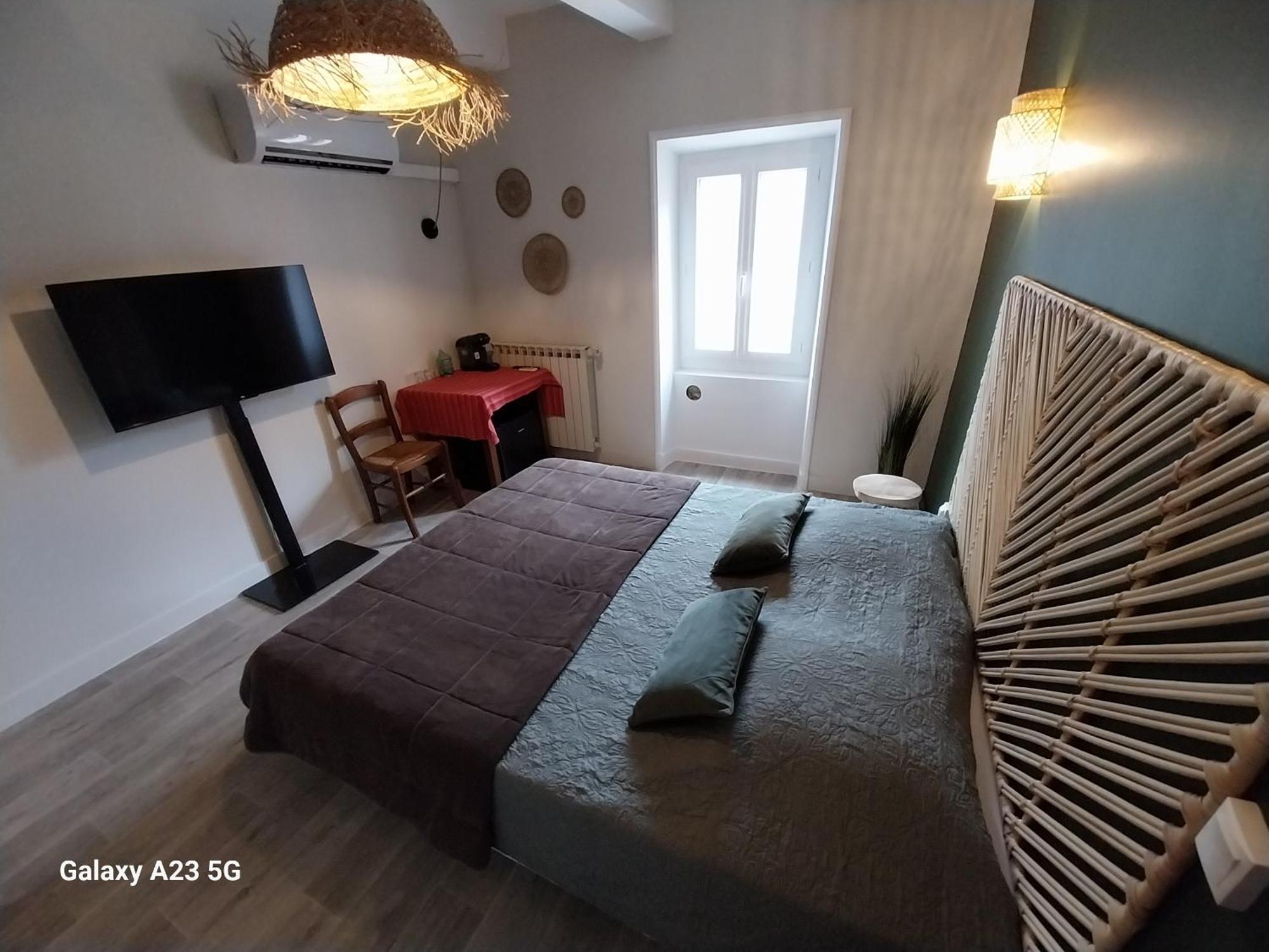 Le 18 By Benson Hotel Bollène Eksteriør billede